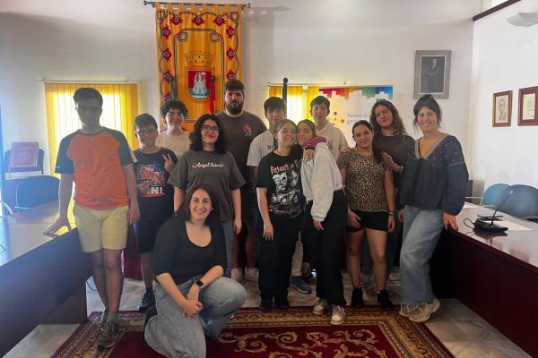 La concejala de juventud y bienestar animal, avala el proyecto de los jóvenes de Cantillana
